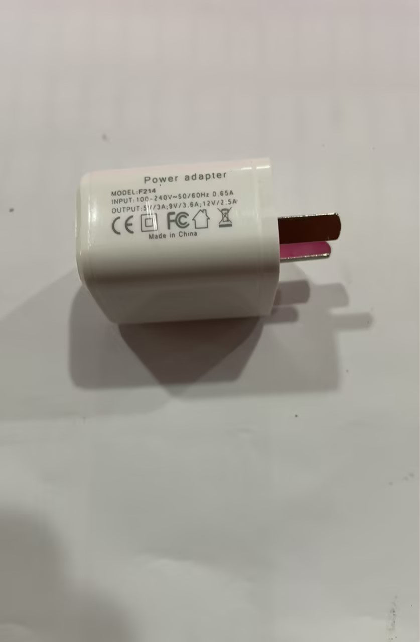 مصباح LED ذكي جديد على شكل حرف G، مزود بمكبر صوت بلوتوث وشاحن لاسلكي، يعمل بتقنية التحكم عبر تطبيق، مثالي لغرفة النوم وديكور المنزل.